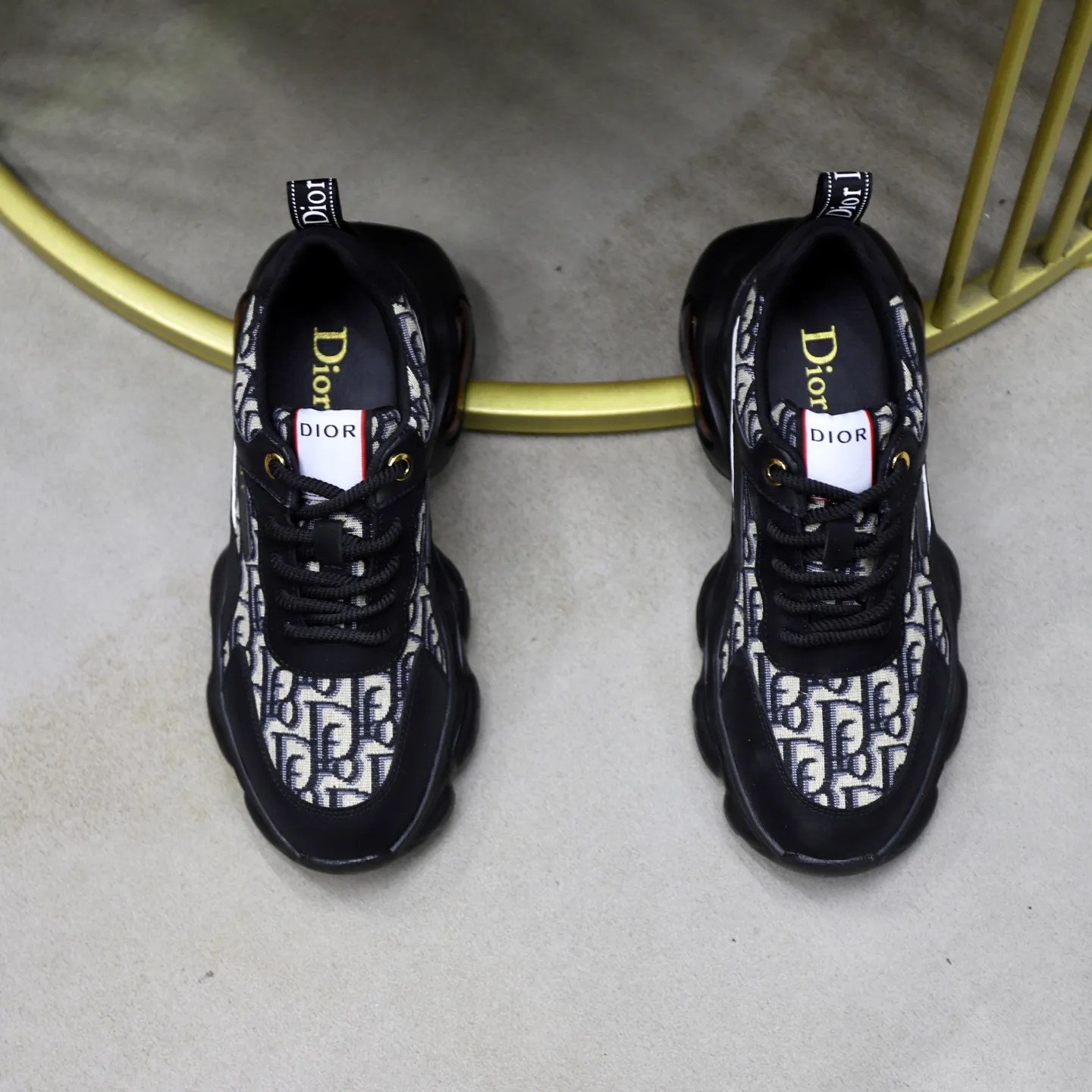 Ex-factory price: 462💰🙅‍♂️🙅‍♂️🙅‍♂️ Brand: Dior DIOR Standard code: 38-44 (45 customized) Grade: Same as the official website Material: Original cowhide material spliced with brand cloth Comfortable and breathable lining Lightweight and wear-resistant sports outsole Style category: Men's fashion casual shoes Running sports shoes Distinguished luxury brand elements Top luxury color: actual picture color